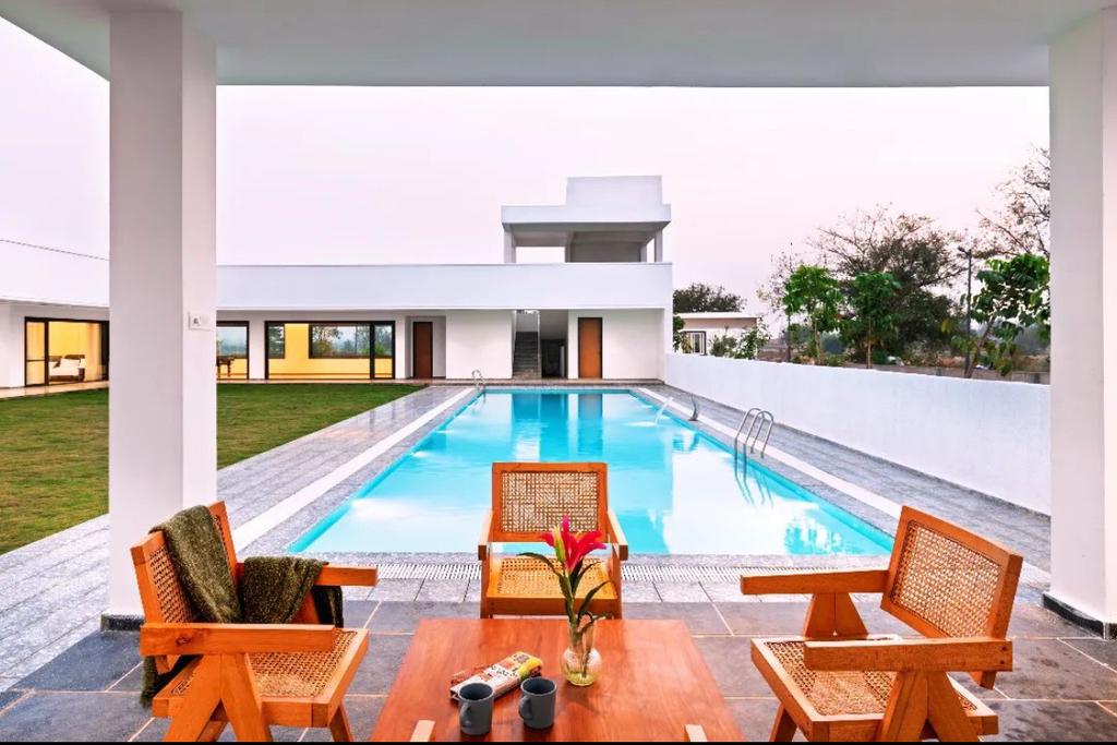 Private swimming pool at AJ House, Moinabad