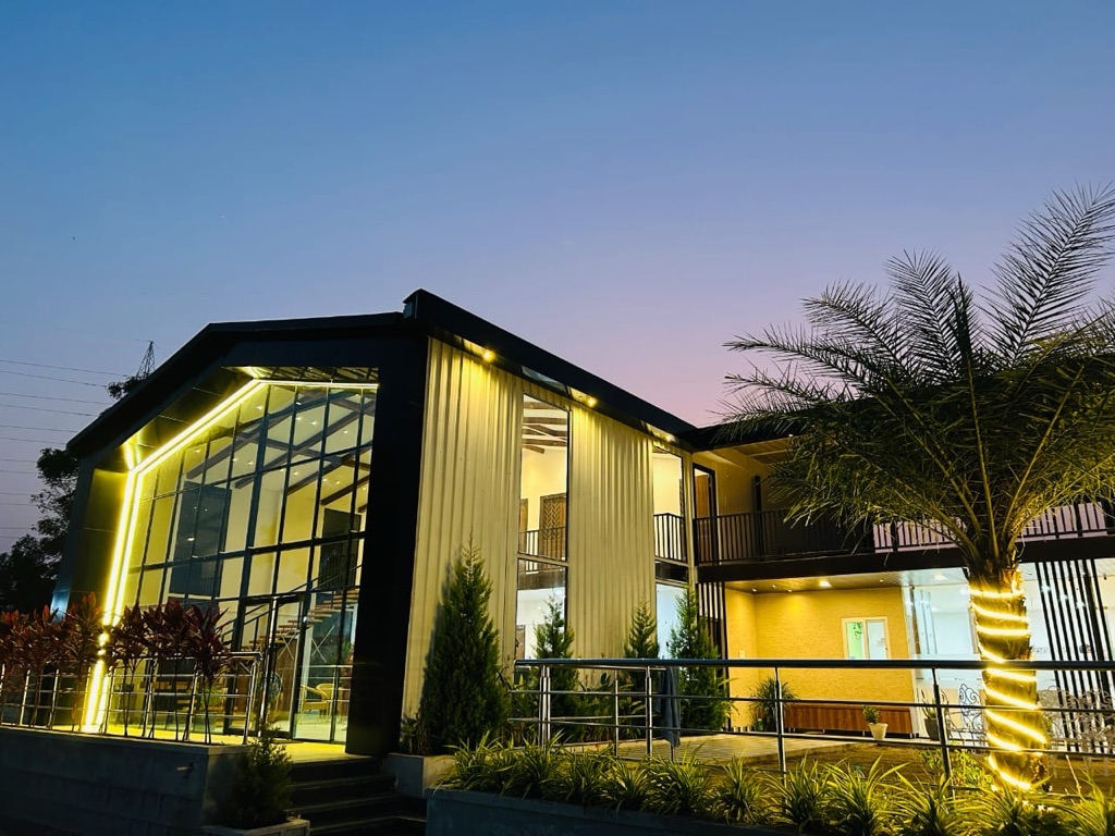 The farmhouse at night at Glassway House, Kanakamamidi, Moinabad