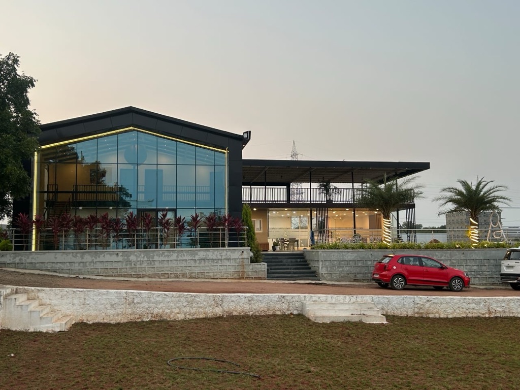 The farmhouse at Glassway House, Kanakamamidi, Moinabad