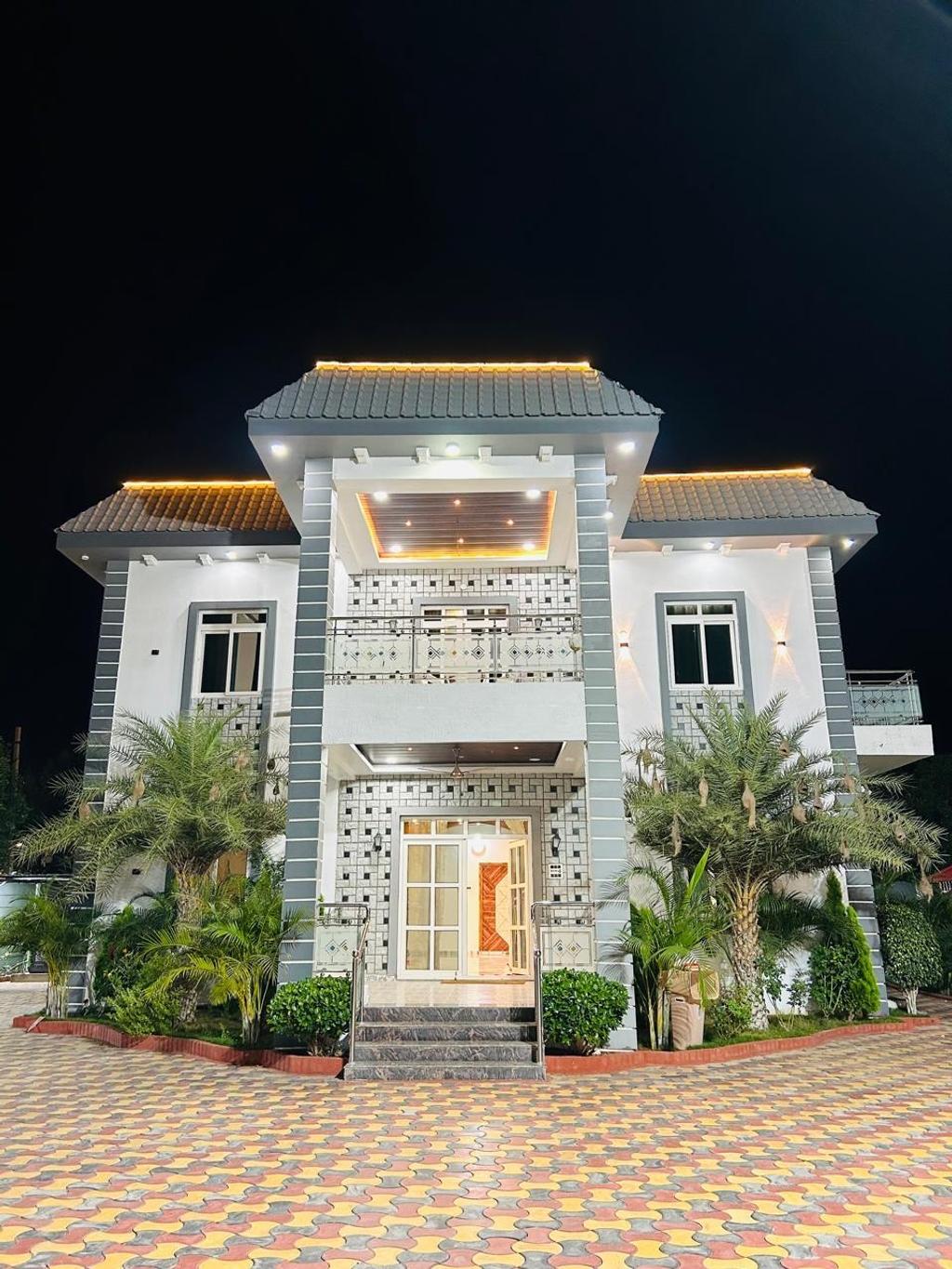 The farmhouse at night at Liven Horizon Villa, Tolkatta, Moinabad