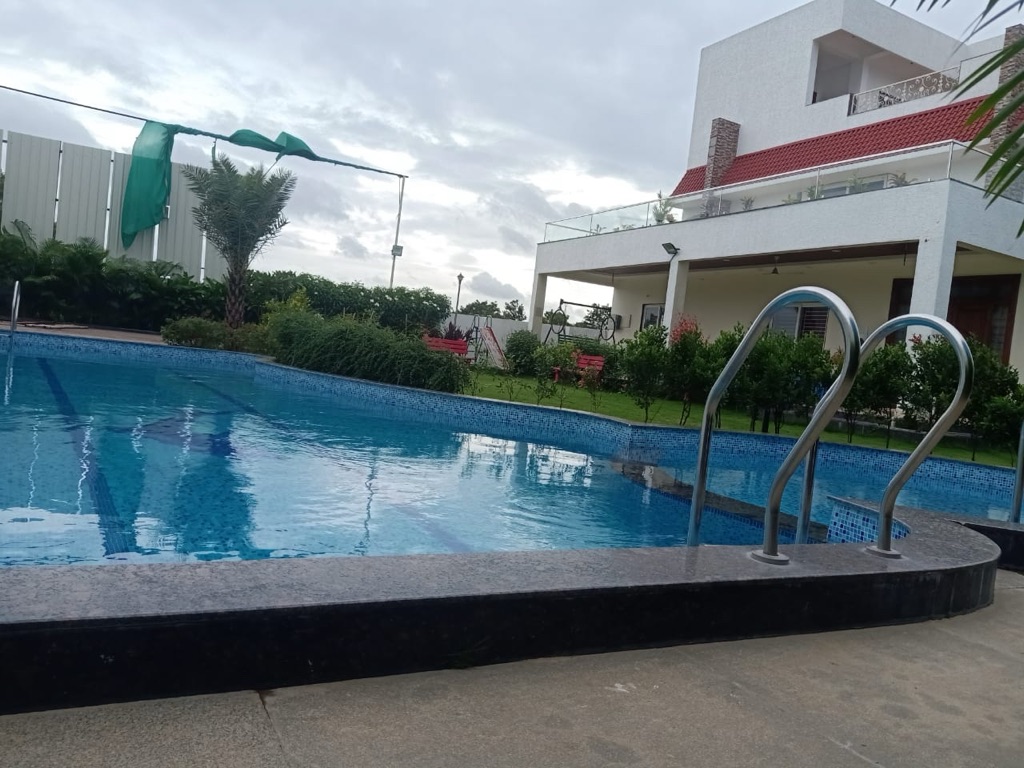 Private swimming pool at ZA Nature Villa, Aziz Nagar, Moinabad