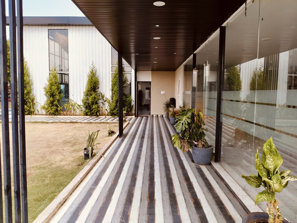 Outdoor sit-out at Glassway House, Kanakamamidi, Moinabad
