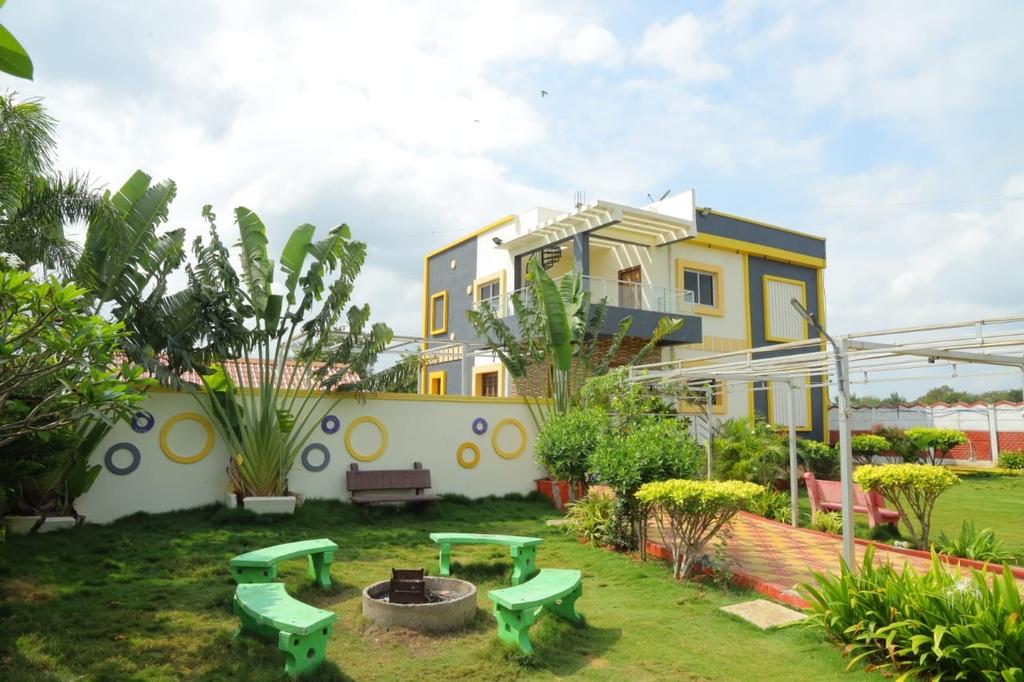 Lawn at Siri Green Acres Farmhouse, Surangal, Moinabad